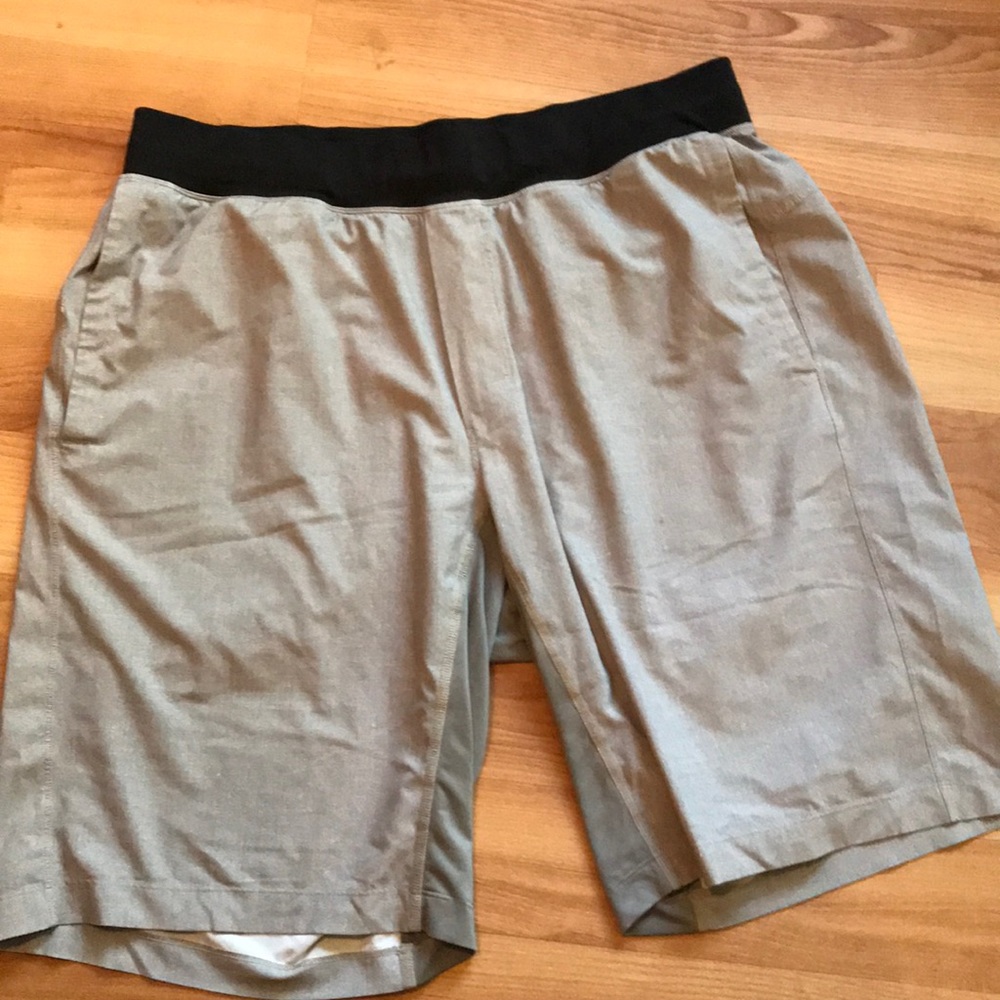 Men’s LULULEMON Grey short